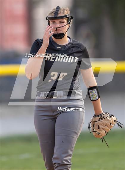 Thumbnail 3 in Skutt Catholic vs. Fremont photogallery.
