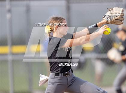 Thumbnail 3 in Skutt Catholic vs. Fremont photogallery.