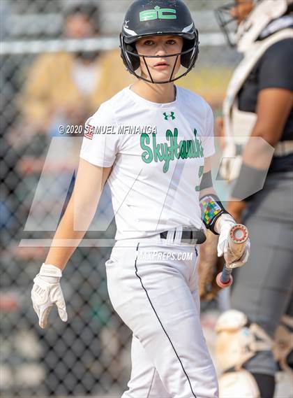 Thumbnail 2 in Skutt Catholic vs. Fremont photogallery.