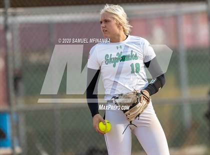 Thumbnail 2 in Skutt Catholic vs. Fremont photogallery.