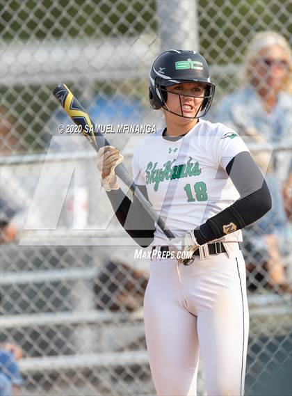 Thumbnail 3 in Skutt Catholic vs. Fremont photogallery.