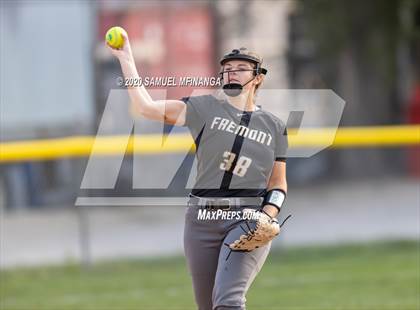 Thumbnail 3 in Skutt Catholic vs. Fremont photogallery.