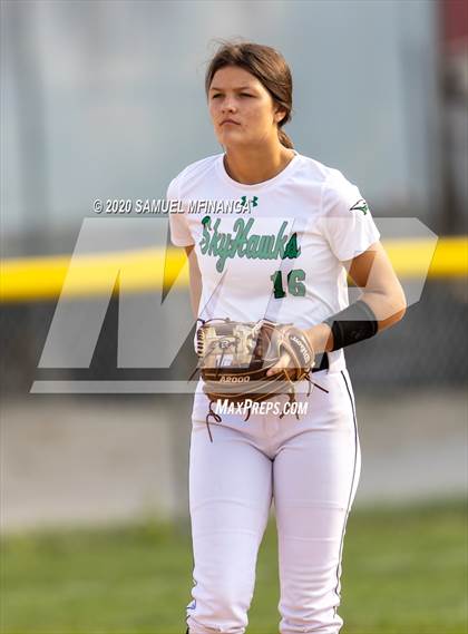 Thumbnail 1 in Skutt Catholic vs. Fremont photogallery.
