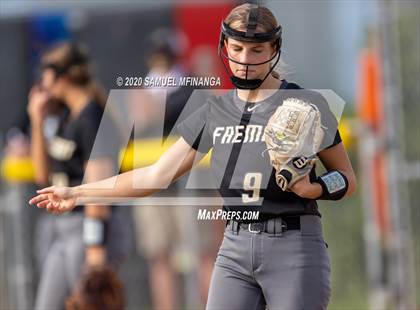 Thumbnail 2 in Skutt Catholic vs. Fremont photogallery.