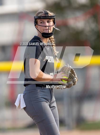 Thumbnail 2 in Skutt Catholic vs. Fremont photogallery.