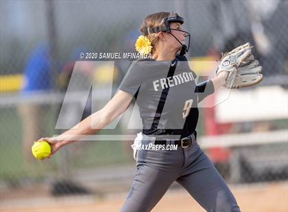 Thumbnail 3 in Skutt Catholic vs. Fremont photogallery.