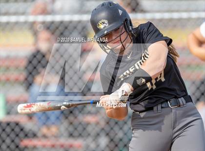 Thumbnail 2 in Skutt Catholic vs. Fremont photogallery.