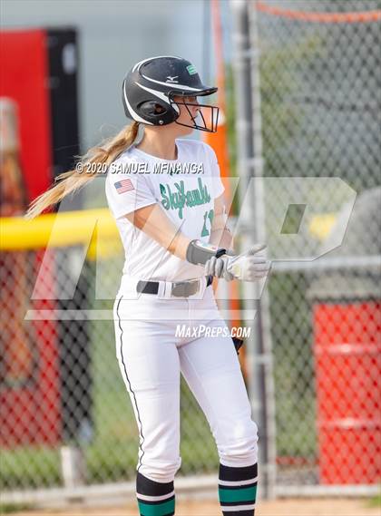Thumbnail 1 in Skutt Catholic vs. Fremont photogallery.