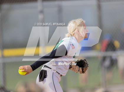 Thumbnail 2 in Skutt Catholic vs. Fremont photogallery.