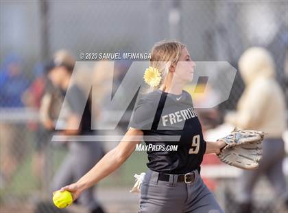 Thumbnail 2 in Skutt Catholic vs. Fremont photogallery.
