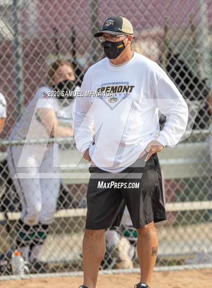 Thumbnail 3 in Skutt Catholic vs. Fremont photogallery.