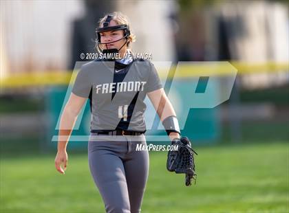 Thumbnail 3 in Skutt Catholic vs. Fremont photogallery.