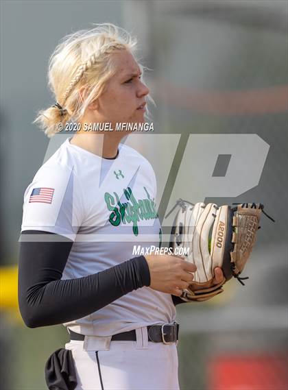 Thumbnail 3 in Skutt Catholic vs. Fremont photogallery.