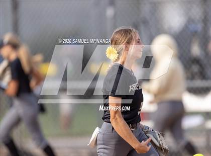 Thumbnail 3 in Skutt Catholic vs. Fremont photogallery.