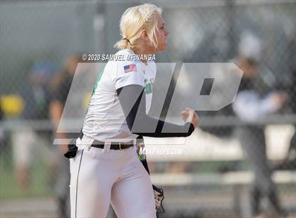 Thumbnail 2 in Skutt Catholic vs. Fremont photogallery.