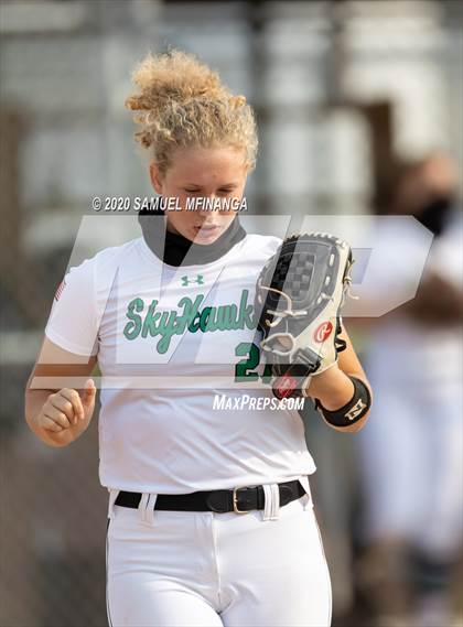 Thumbnail 3 in Skutt Catholic vs. Fremont photogallery.