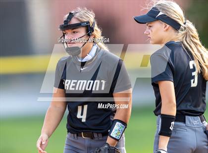 Thumbnail 1 in Skutt Catholic vs. Fremont photogallery.