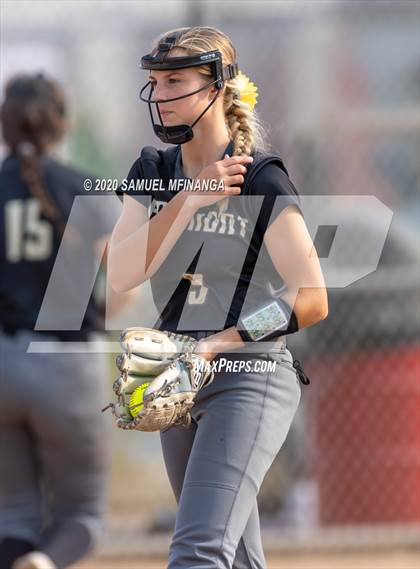 Thumbnail 2 in Skutt Catholic vs. Fremont photogallery.