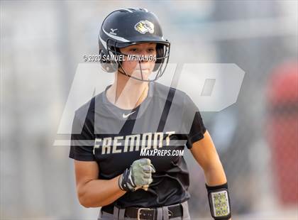 Thumbnail 2 in Skutt Catholic vs. Fremont photogallery.