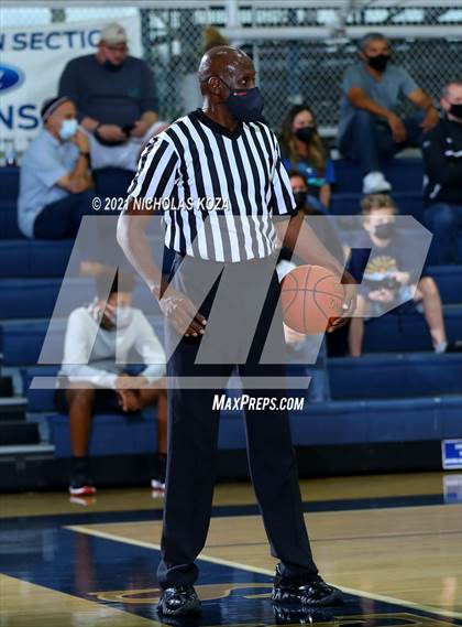 Thumbnail 2 in JSerra Catholic vs. St. John Bosco photogallery.