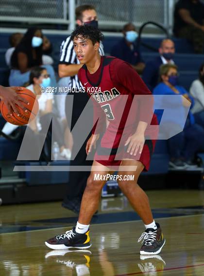 Thumbnail 3 in JSerra Catholic vs. St. John Bosco photogallery.