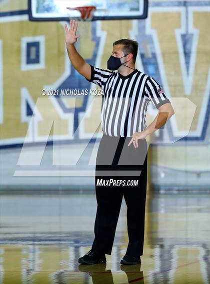 Thumbnail 3 in JSerra Catholic vs. St. John Bosco photogallery.