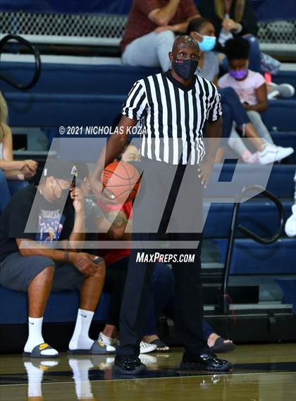 Thumbnail 2 in JSerra Catholic vs. St. John Bosco photogallery.