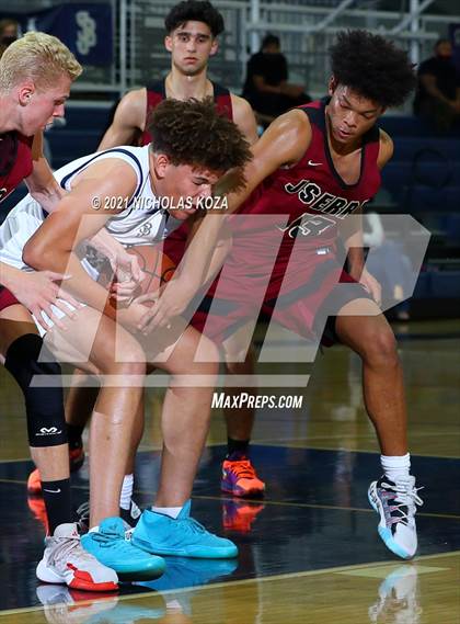 Thumbnail 2 in JSerra Catholic vs. St. John Bosco photogallery.