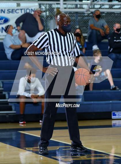 Thumbnail 3 in JSerra Catholic vs. St. John Bosco photogallery.