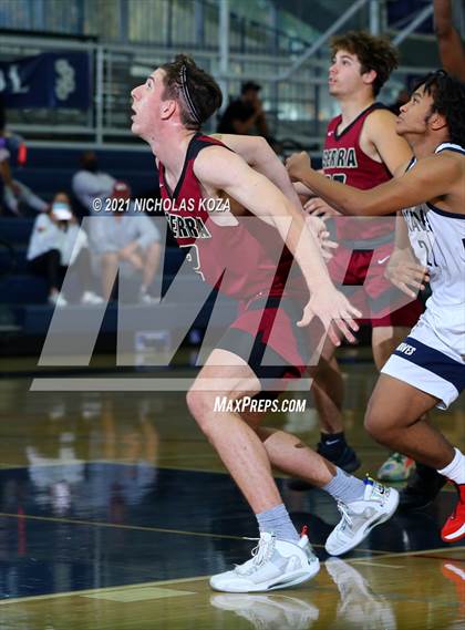 Thumbnail 2 in JSerra Catholic vs. St. John Bosco photogallery.