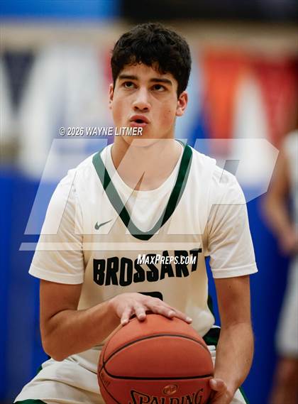 Thumbnail 2 in FR: Newport vs Bishop Brossart photogallery.