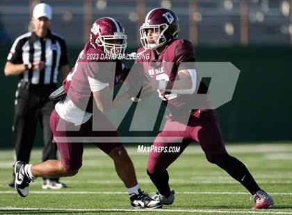 Thumbnail 2 in Red Oak vs. Amarillo (UIL 5A D1 Area Playoff) photogallery.