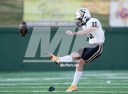 Thumbnail 3 in Red Oak vs. Amarillo (UIL 5A D1 Area Playoff) photogallery.