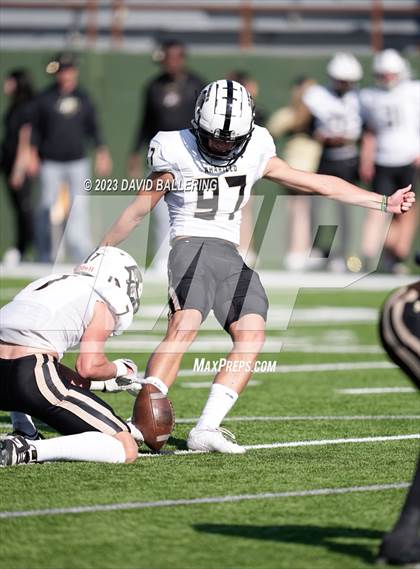 Thumbnail 2 in Red Oak vs. Amarillo (UIL 5A D1 Area Playoff) photogallery.