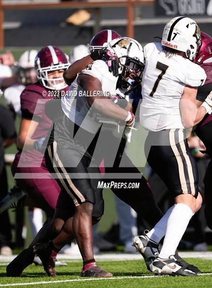 Thumbnail 2 in Red Oak vs. Amarillo (UIL 5A D1 Area Playoff) photogallery.