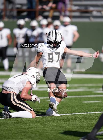 Thumbnail 2 in Red Oak vs. Amarillo (UIL 5A D1 Area Playoff) photogallery.