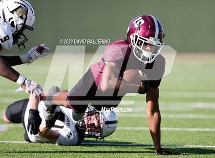 Thumbnail 1 in Red Oak vs. Amarillo (UIL 5A D1 Area Playoff) photogallery.