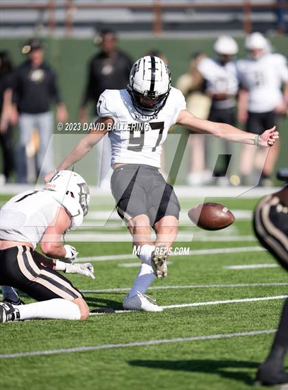 Thumbnail 3 in Red Oak vs. Amarillo (UIL 5A D1 Area Playoff) photogallery.