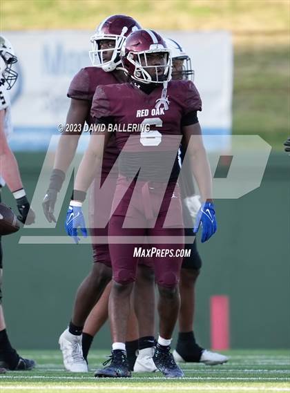 Thumbnail 2 in Red Oak vs. Amarillo (UIL 5A D1 Area Playoff) photogallery.