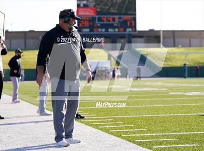 Thumbnail 1 in Red Oak vs. Amarillo (UIL 5A D1 Area Playoff) photogallery.