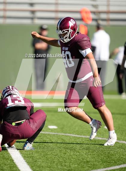 Thumbnail 2 in Red Oak vs. Amarillo (UIL 5A D1 Area Playoff) photogallery.