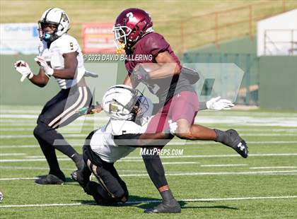 Thumbnail 2 in Red Oak vs. Amarillo (UIL 5A D1 Area Playoff) photogallery.