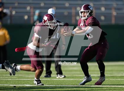 Thumbnail 1 in Red Oak vs. Amarillo (UIL 5A D1 Area Playoff) photogallery.