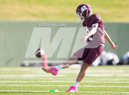 Thumbnail 1 in Red Oak vs. Amarillo (UIL 5A D1 Area Playoff) photogallery.