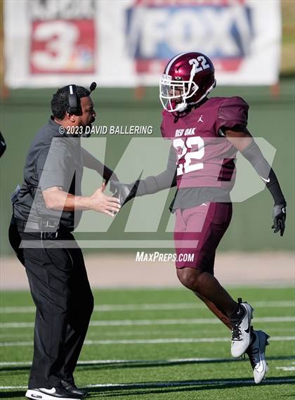 Thumbnail 3 in Red Oak vs. Amarillo (UIL 5A D1 Area Playoff) photogallery.