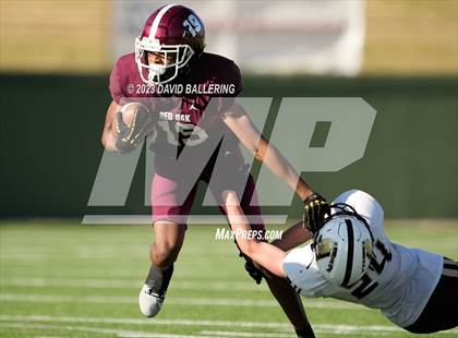 Thumbnail 2 in Red Oak vs. Amarillo (UIL 5A D1 Area Playoff) photogallery.