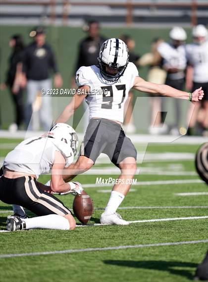 Thumbnail 1 in Red Oak vs. Amarillo (UIL 5A D1 Area Playoff) photogallery.