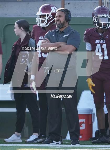 Thumbnail 1 in Red Oak vs. Amarillo (UIL 5A D1 Area Playoff) photogallery.