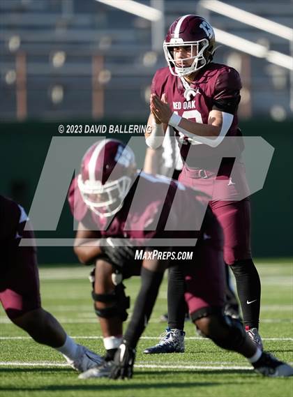 Thumbnail 1 in Red Oak vs. Amarillo (UIL 5A D1 Area Playoff) photogallery.