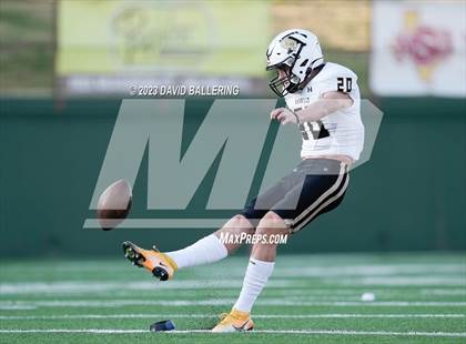 Thumbnail 2 in Red Oak vs. Amarillo (UIL 5A D1 Area Playoff) photogallery.